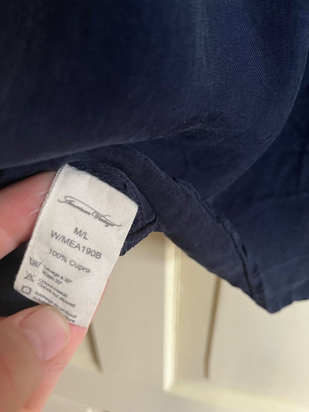 Camicette: Seidenbluse / Bluse/ American Vintage / dunkelblau – Usato da Winterthur venduto da kuhnanto 4
