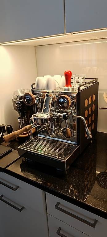 Rocket Macchine per caffè & Macchine per espresso: Rocket Espresso Appartamento 2022  Custom Wood Edition – Usato da Erlinsbach venduto da Haemmiker 2
