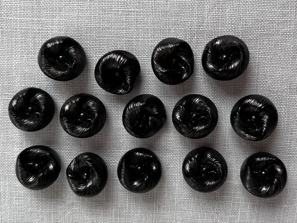 Bottoni: 14 Stk. vintage schwarzbraune Glasknöpfe – Usato da Sirnach venduto da Gozogo