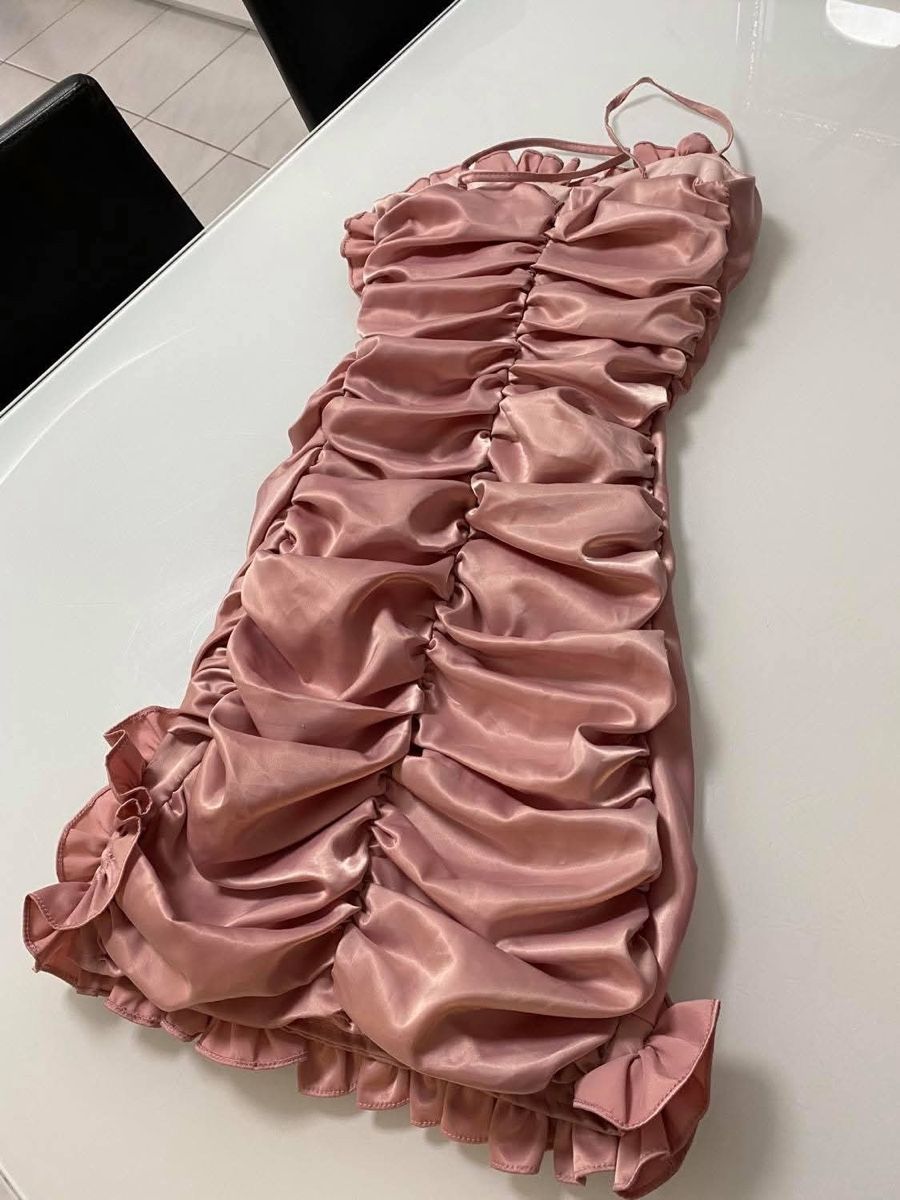 Kleider: Antikes rosafarbenes Abendkleid mit Rüschen – Gebraucht aus chur von merygori 3