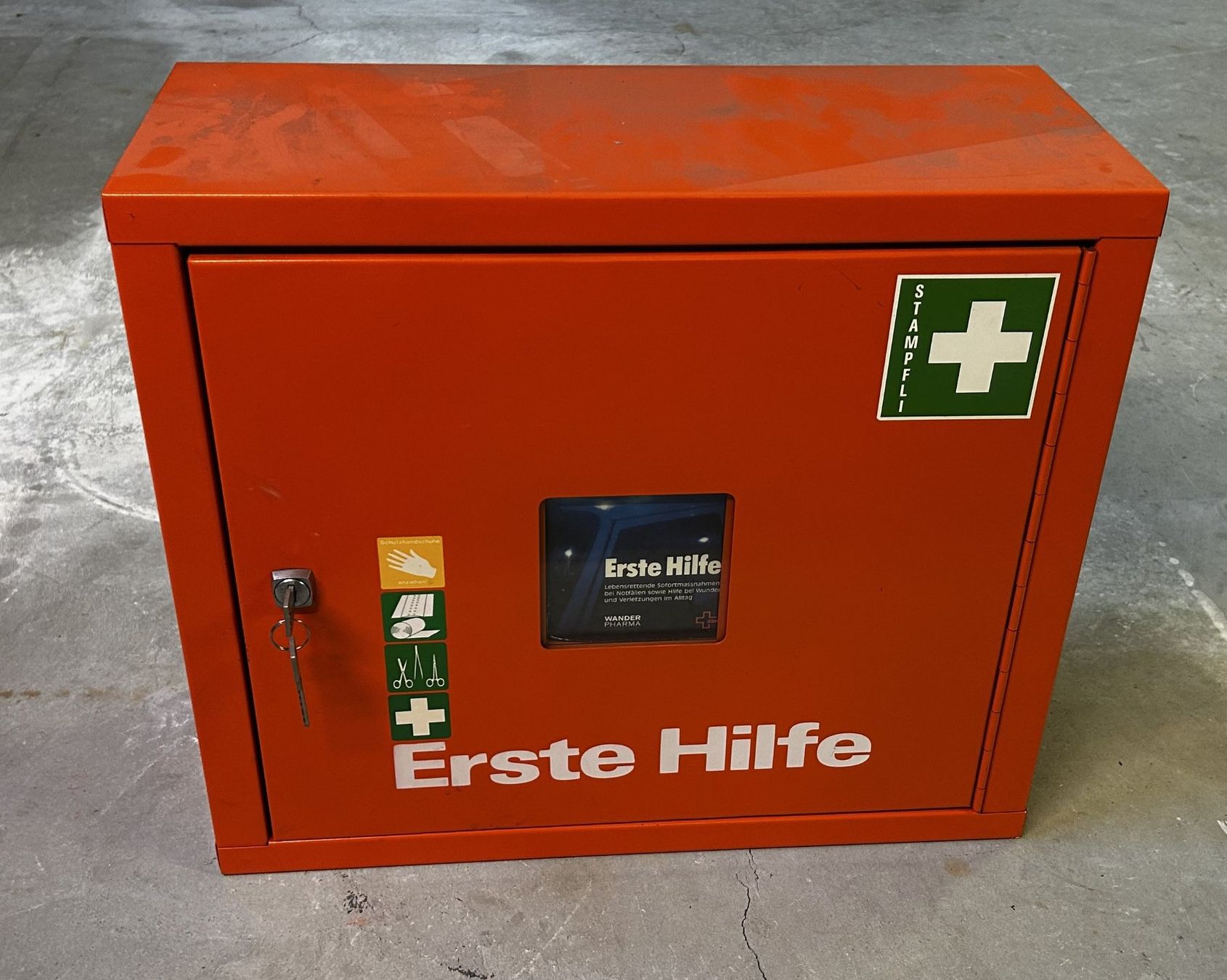 Verbandkästen: Wandschrank "Erste Hilfe" – Gebraucht aus Felben-Wellhausen von Maschinenfabrik_Fe