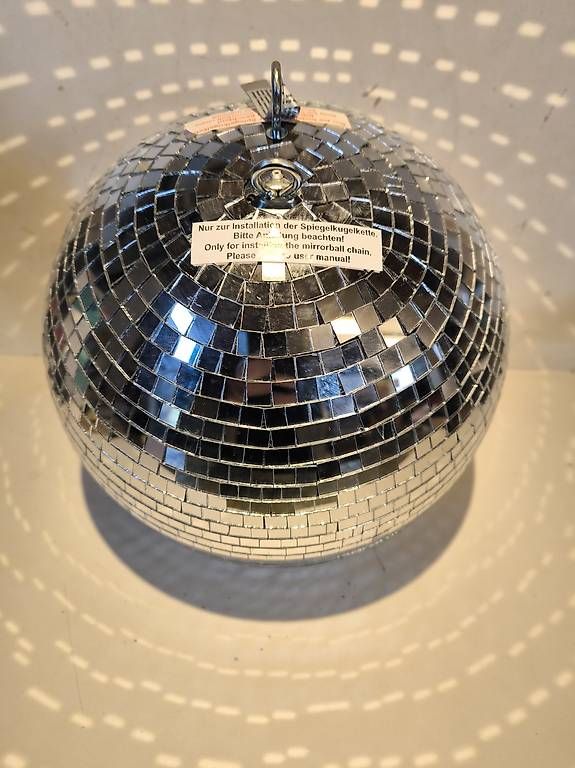 Toutes les décorations: Spiegelkugel mit Motor – D'occasion à Buochs par Paedi_driver