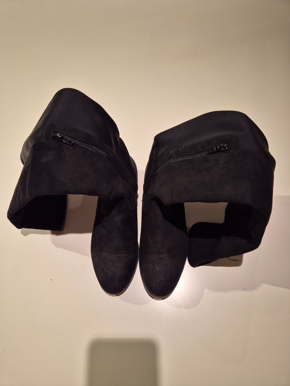 Scarpe da donna: Bottes noires – Usato da Valeyres-sous-Montagny venduto da Romy. 1