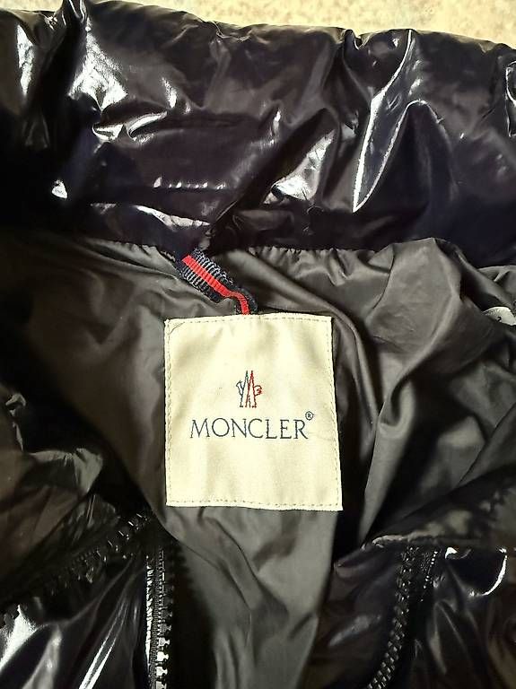 Moncler Giacche: Piumino Moncler – Usato da Bellinzona venduto da Pucciaredda 1