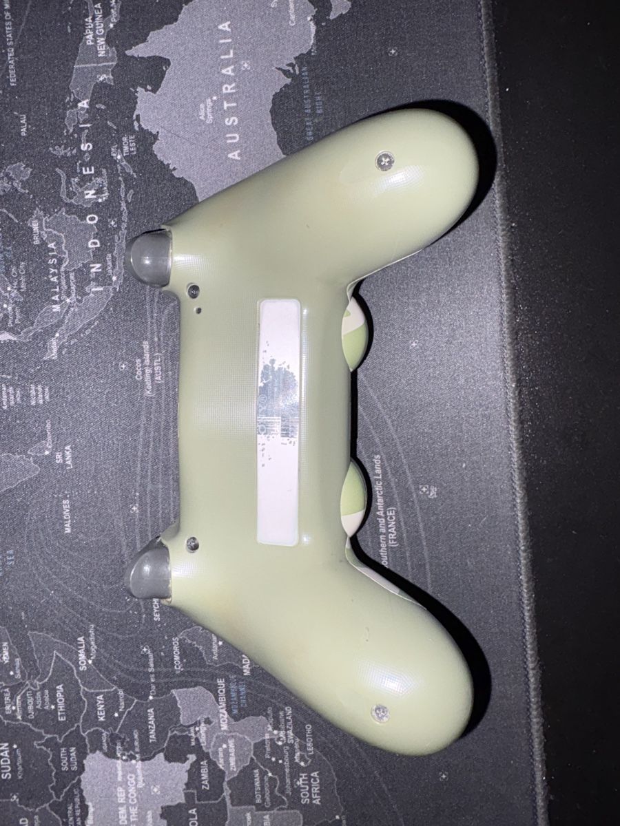 Sony Manettes: PS4 Controller Tarnmuster guter Zustand – D'occasion à Burgistein par marliber2004 1