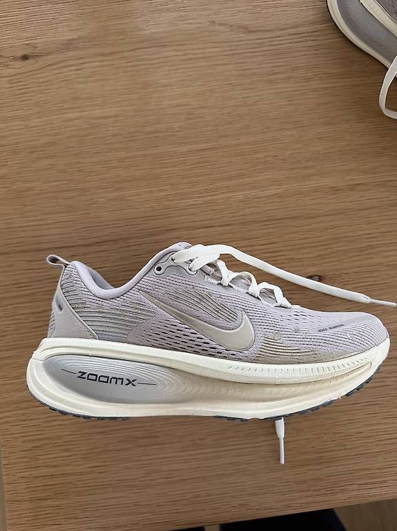 Nike Scarpe da donna: Nike Performance VOMERO 18 SE – Usato da Niederhasli venduto da pam_9ckc 3