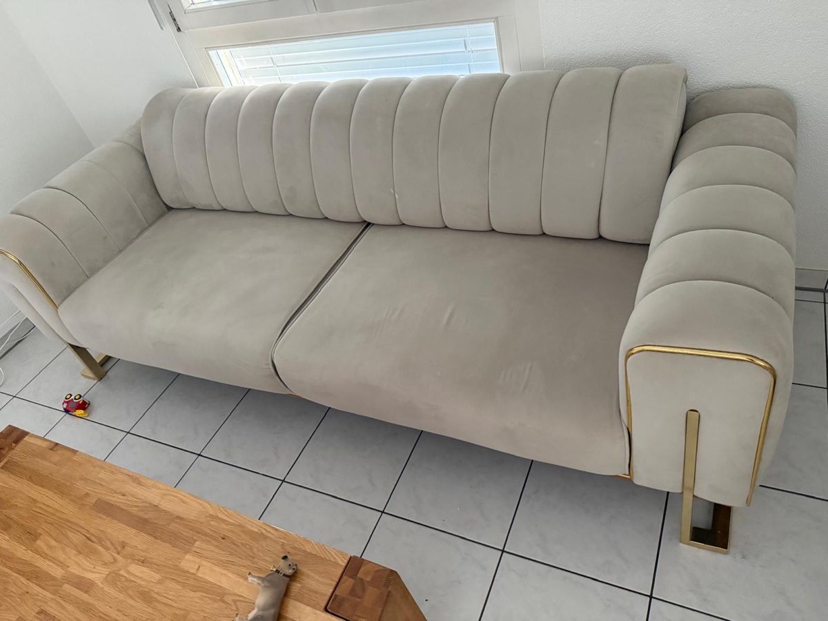 Divani: 2 Sofas in Beige mit goldenen Details – Usato da Bolligen venduto da lim_l5v7 1