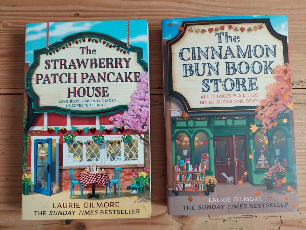 Libri: Laurie Gilmore Bücher: Strawberry Patch & Cinnamon Bun – Nuovo (secondo la descrizione) da Neftenbach venduto da Craigh_na_Dun