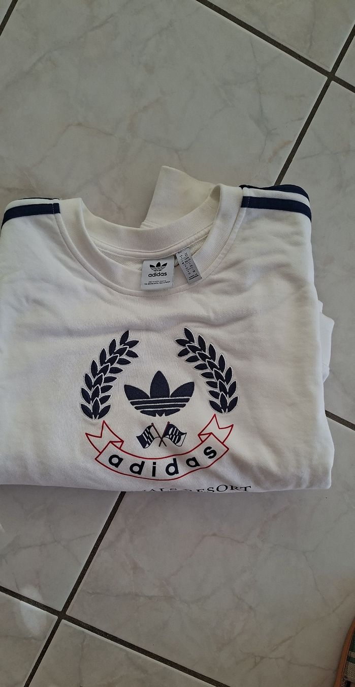 Adidas Tops: Sweatshirt Adidas blanc taille xs – Neuf (Voir description) à rolle par GG31