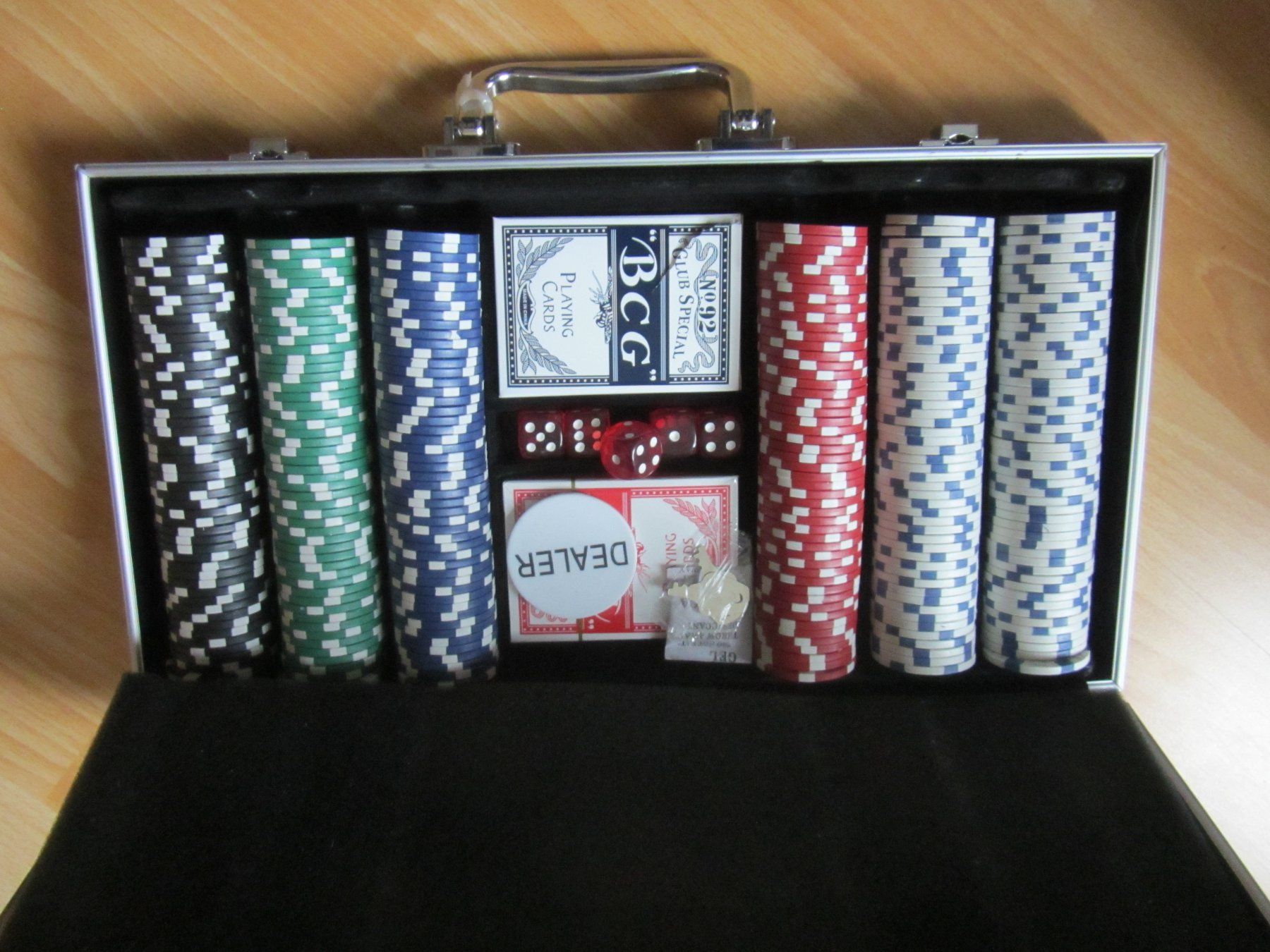 Giochi: Pokerkoffer mit 300 Chips – Usato da Zürich venduto da bigboss 1