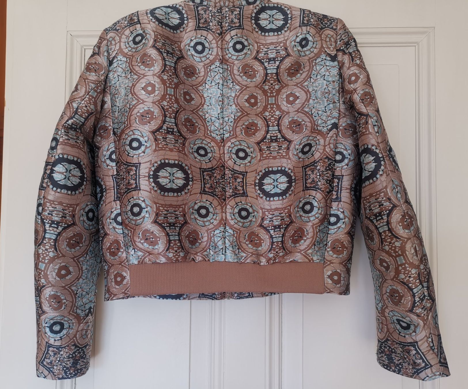 H&M Jacken: Kurze Jacke, H&M Concious Exklusiv – Gebraucht aus Uerikon von pink_flamingo 3