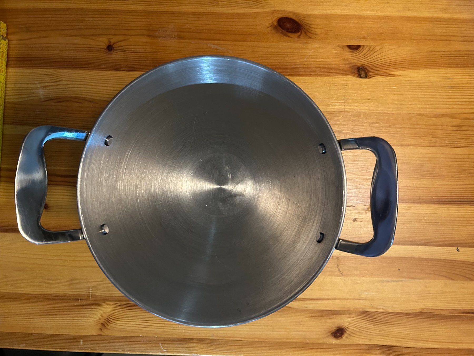Ciotole: Edelstahlschüssel mit Henkeln Durchmesser 24cm – Usato da Bern venduto da Fireblades 2
