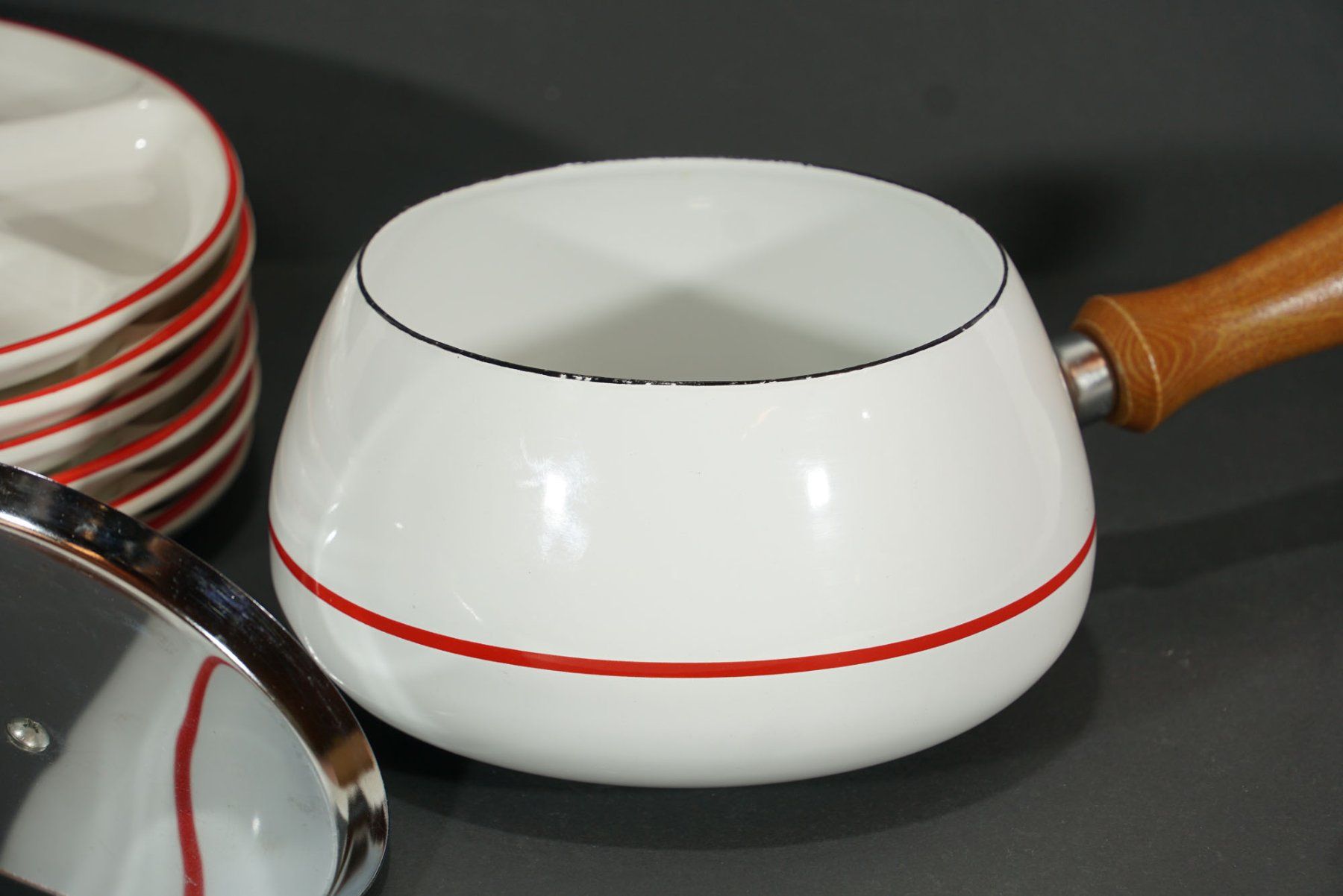 Set di piatti: Vintage Emaille Pfännli mit 6 Chinoise / Bourguignon Teller – Usato da Meggen venduto da Trouvaillen 6