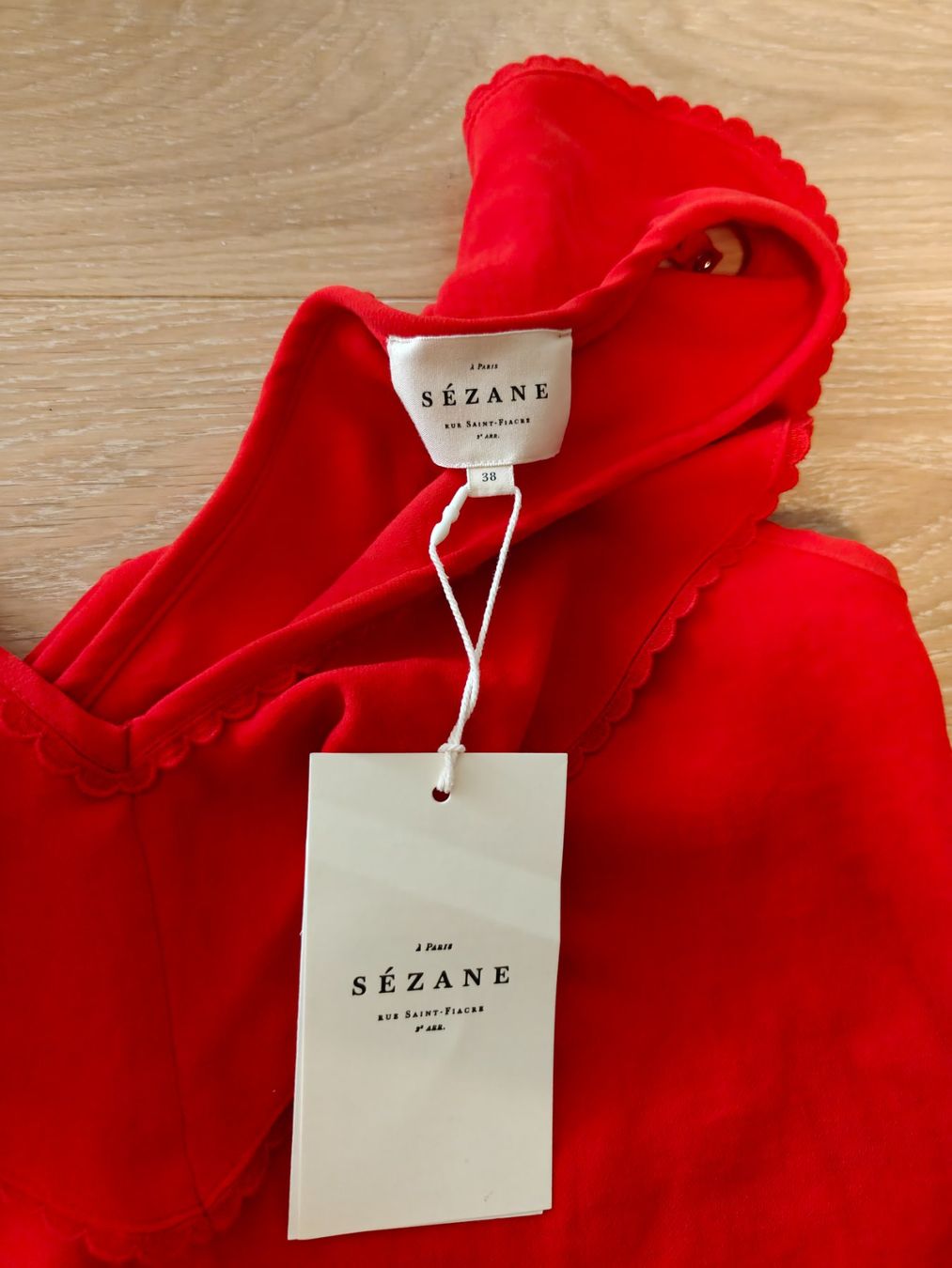 Sezane Top: Sezane Top Rot Rueschen, Gr. 38, neu – Nuovo (secondo la descrizione) da Hedingen venduto da muse10 1