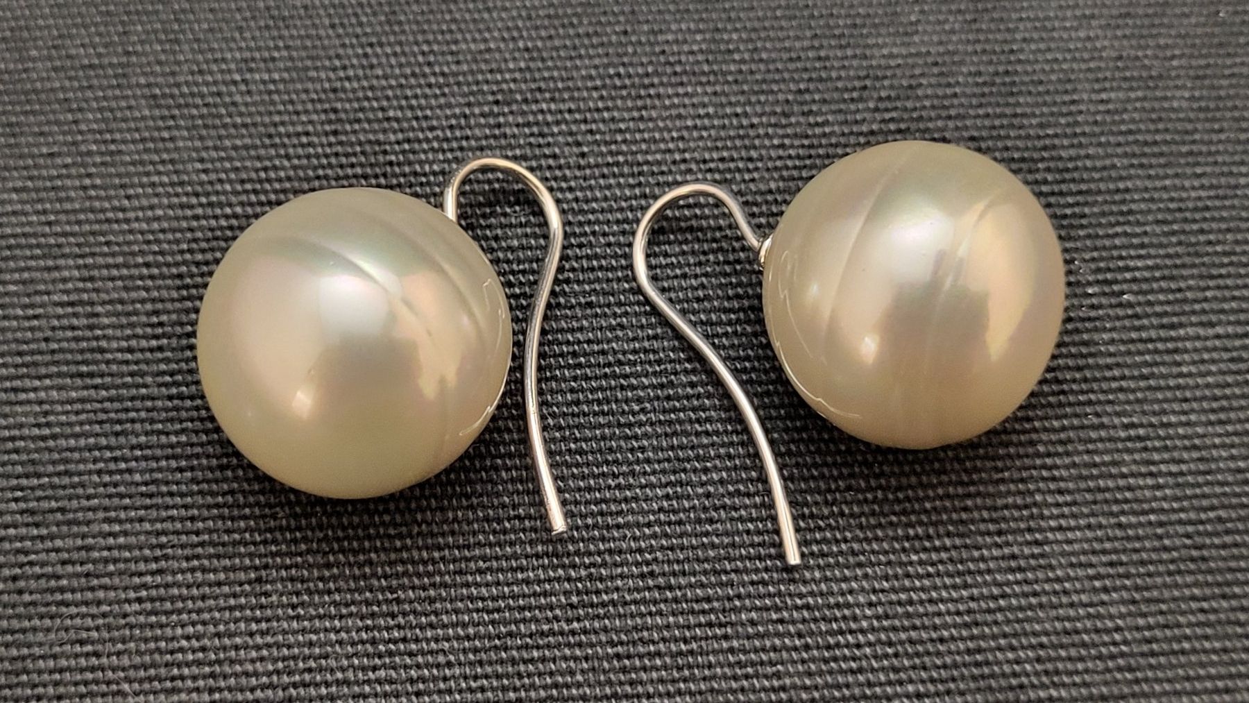 Ohrringe & -stecker: Ohrhänger mit grauen Kunstperlen – Gebraucht aus Basel von spinne02 4
