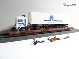 Märklin H0 4710 Hupac-Wagen mit LKW.