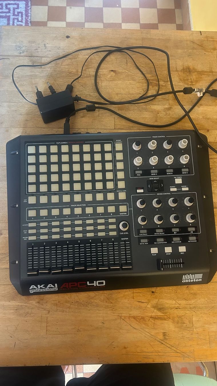 Akai Mischpulte: AKAI APC MK40 Ableton Controller – Gebraucht aus Basel von WillenMo