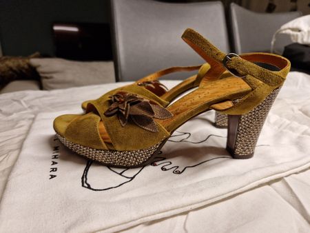 Chie Mihara Wildleder Sandalen Gr. 40.5 Ungetragen!