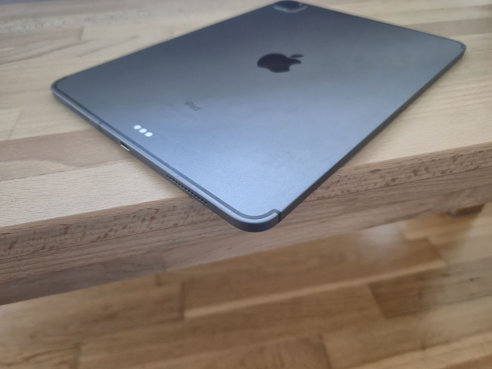 Apple Tablet PC: Ipad 11 Pro 2 Generation Icloud und Display riss – Difettoso da Biel/Bienne venduto da coo_g7df 3