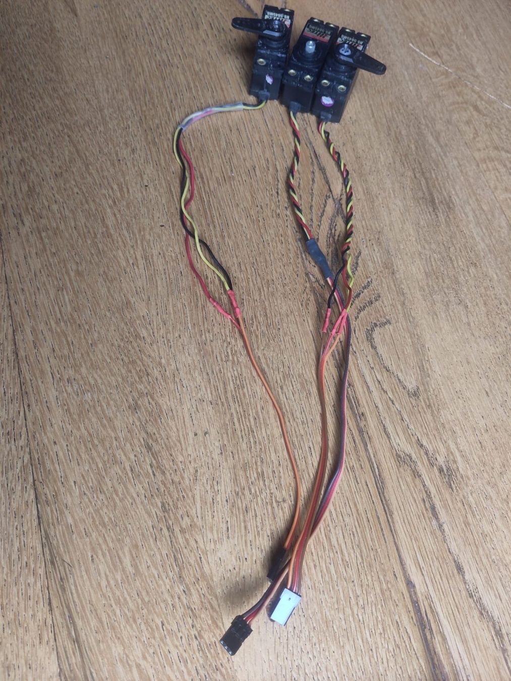 Modellismo RC: 3x Servos Hitec HS-5645MG – Usato da Vevey venduto da Thomas0141 2