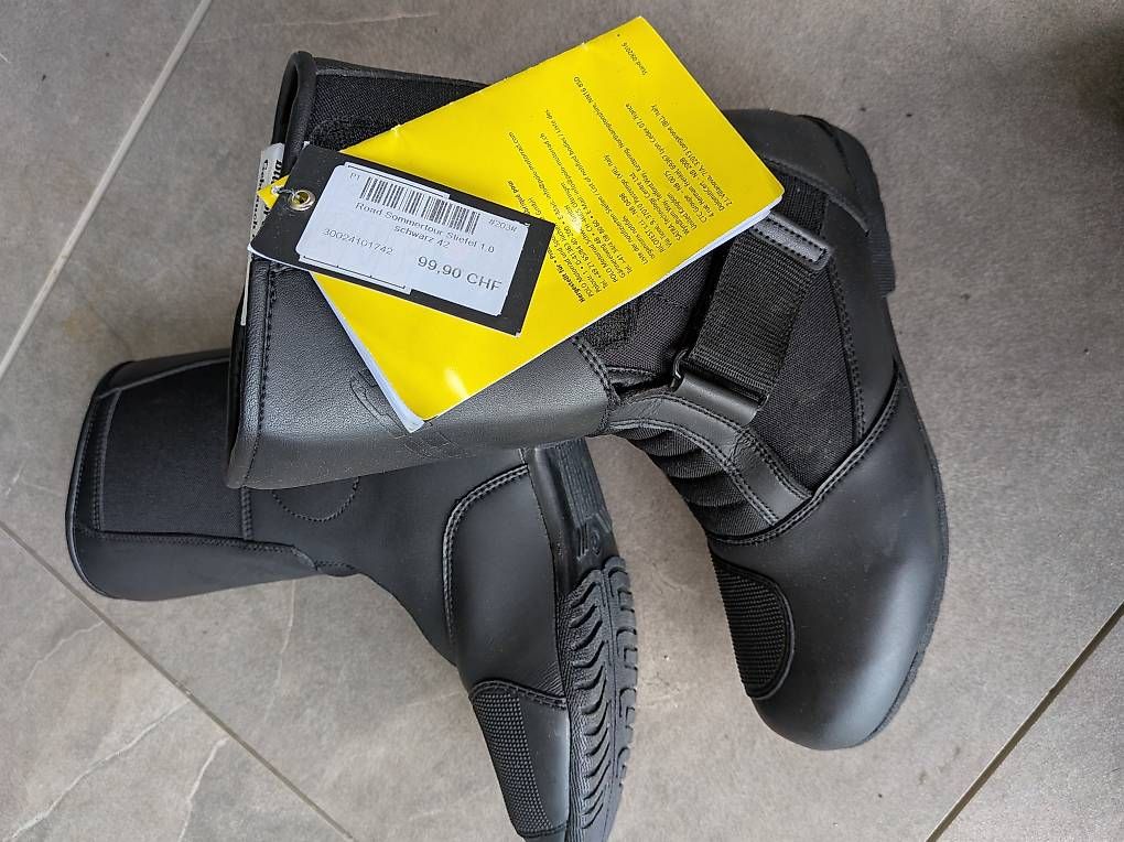 Scarpe da uomo: Motorradstiefel ROAD Grösse 42 ungebraucht – Usato da Dagmersellen venduto da Regimle