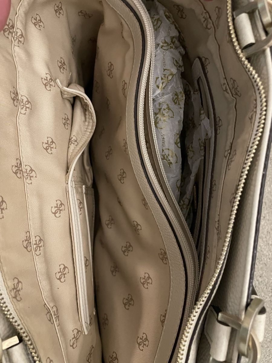 Guess Borse da donna: Guess Handtasche  – Usato da Aarau Rohr venduto da geri71 3