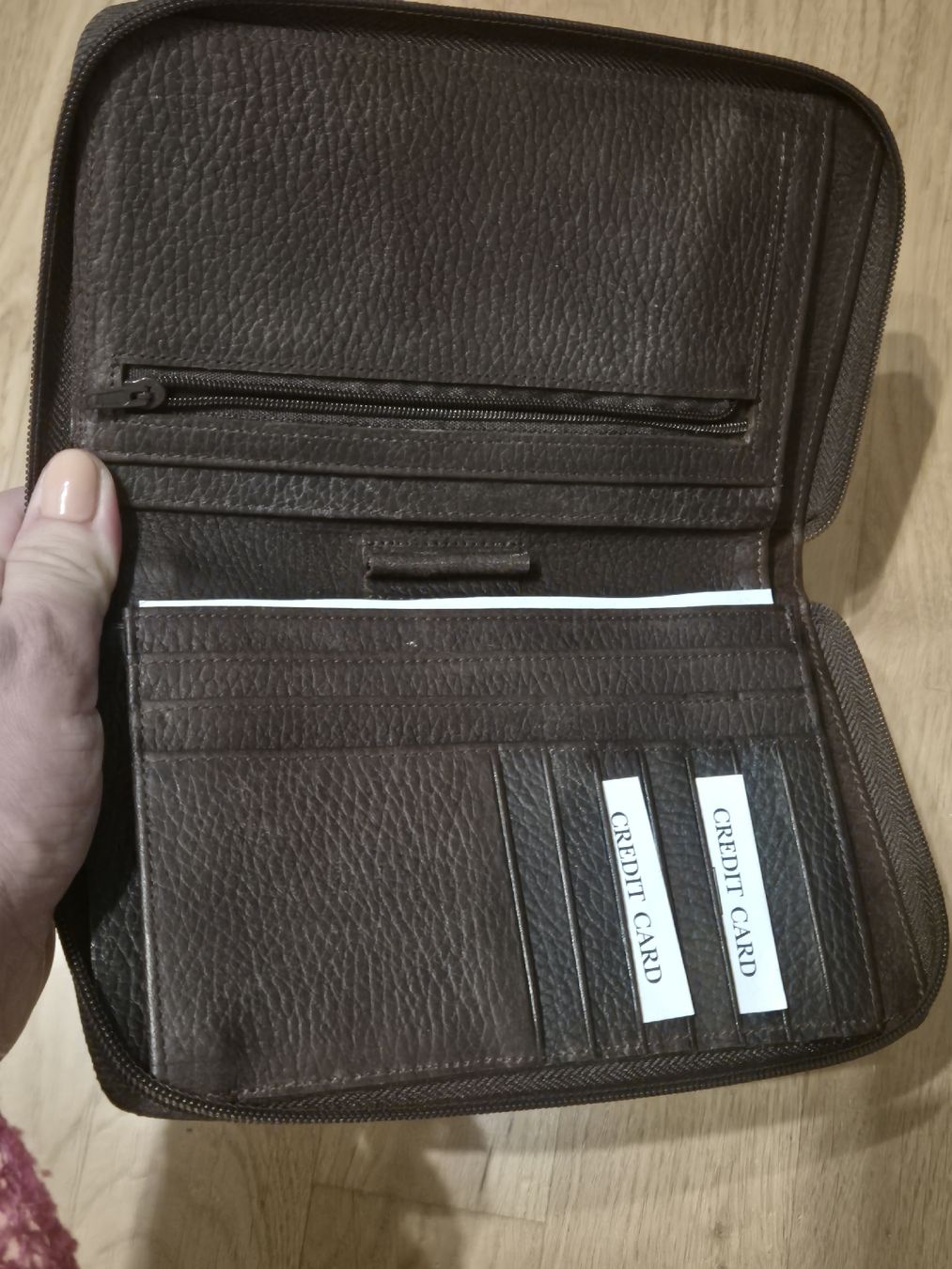 Portafogli: Body & Soul Brown Leather Wallet - Stylish & Practical – Usato da Basel venduto da and_zvv7 1