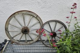 2 Antike Wagenräder