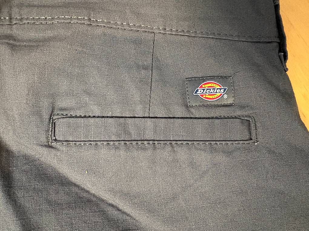 Dickies Pantaloni: Neu: Dunkelgraue Dickies-Shorts Gr. S – Nuovo (secondo la descrizione) da Willisau venduto da ani_gtk8 2