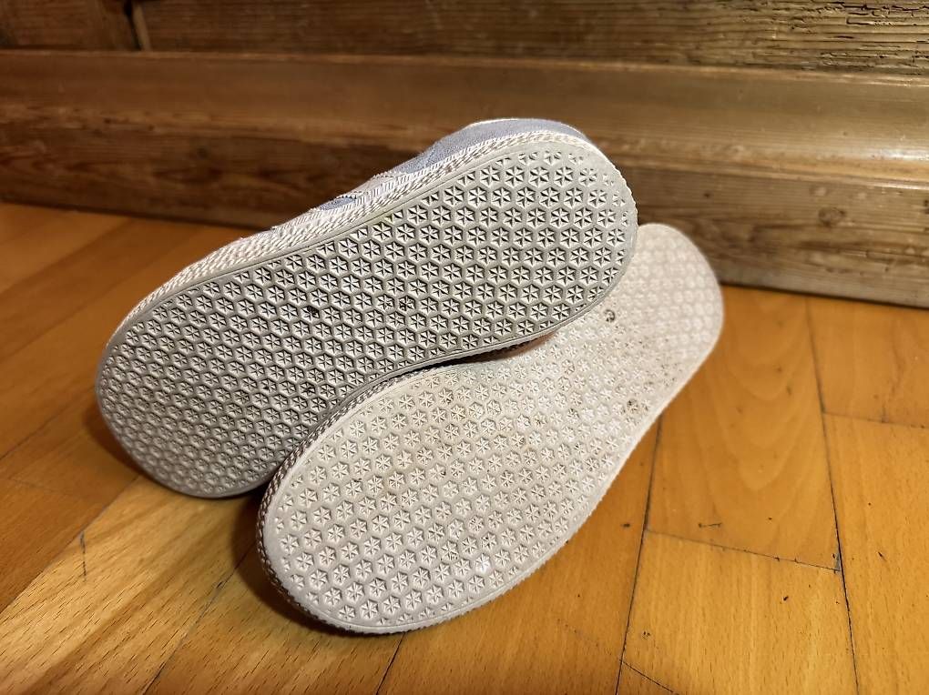 Adidas Scarpe per ragazzi: Sneaker Adidas 33 – Usato da Eglisau venduto da flauschi11 1
