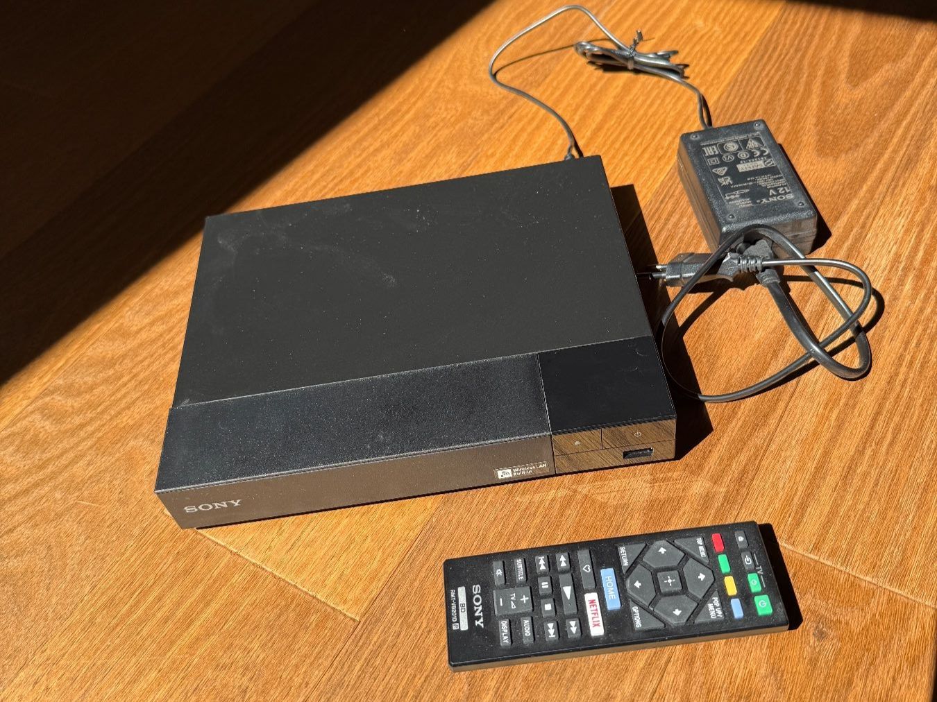 Sony Lettore multimediale & Streamer: BluRay Disc / DVD Player Sony BDP-S3700 – Usato da Birmensdorf ZH venduto da Czwir