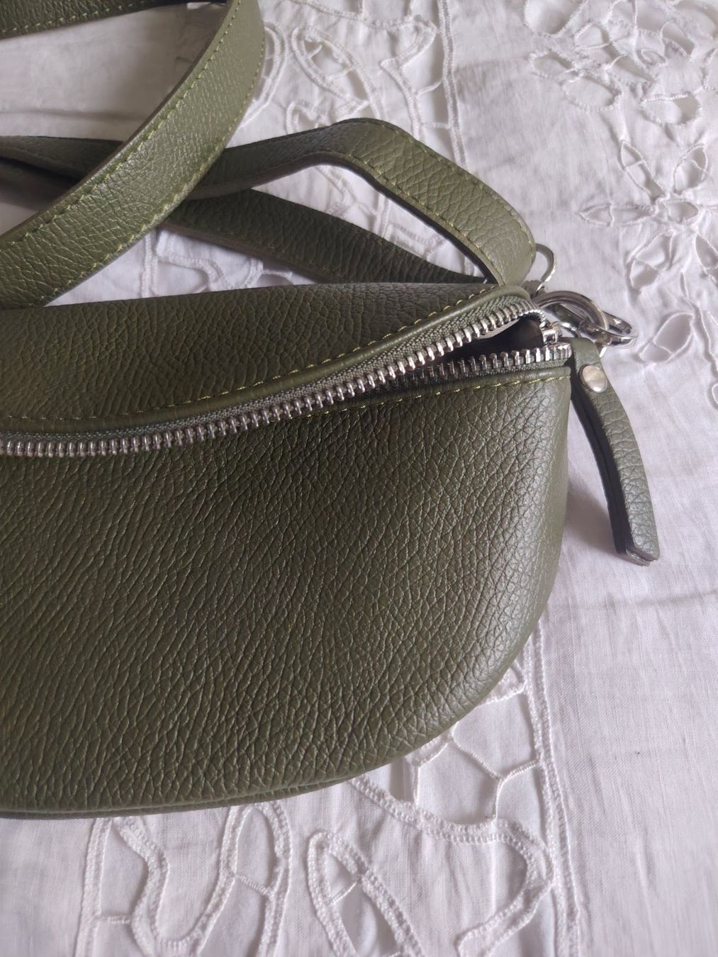 Altro in  Abbigliamento & Accessori: Banane cuir kaki – Usato da Lausanne venduto da Climank 2