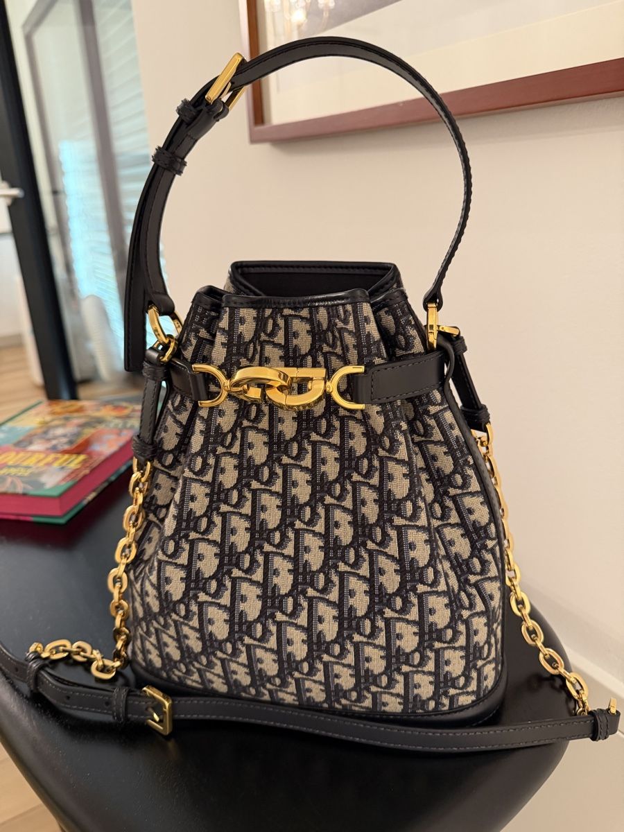 Taschen für Damen: Dior Shoulder Bag Oblique Jacquard – Gebraucht aus Cureglia von lucianboboc