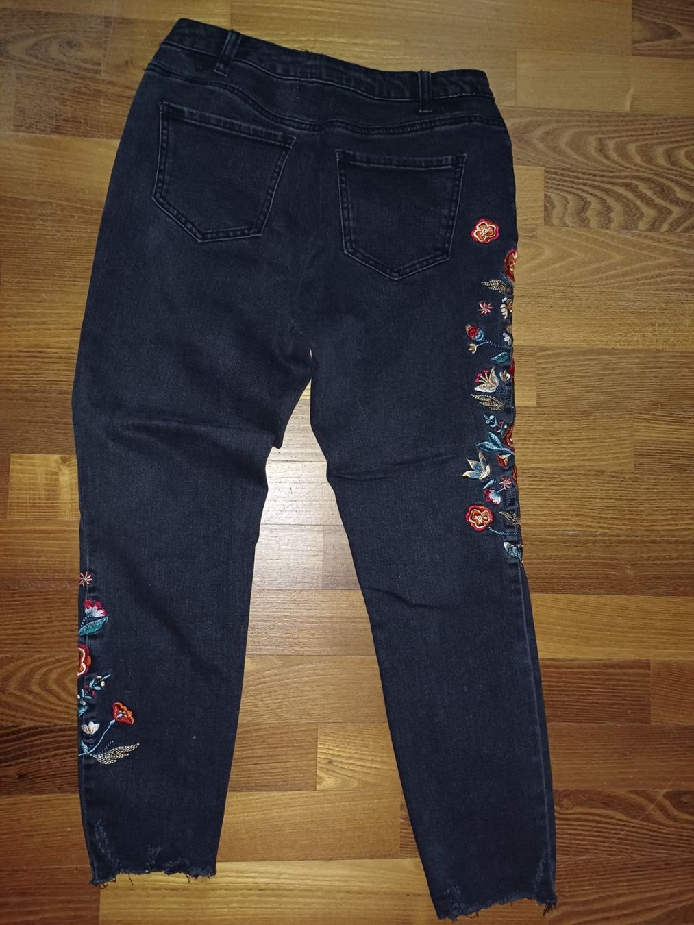 Jeans: Jeans mit Blumen – D'occasion à Winterthur par Smily-_- 1