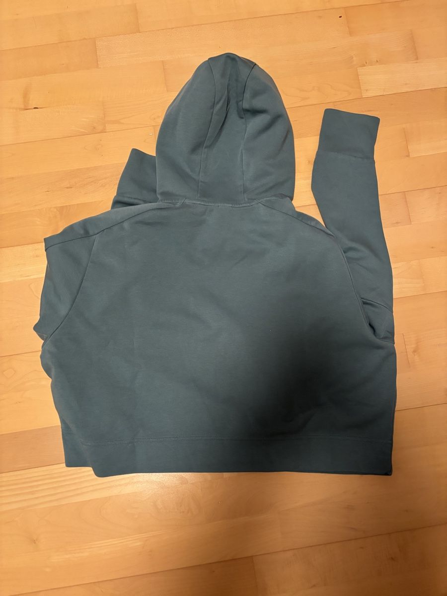 Adidas Pullover & Sweatshirts: Sportpullover Adidas  M – Gebraucht aus Kesswil von Branca-01 1