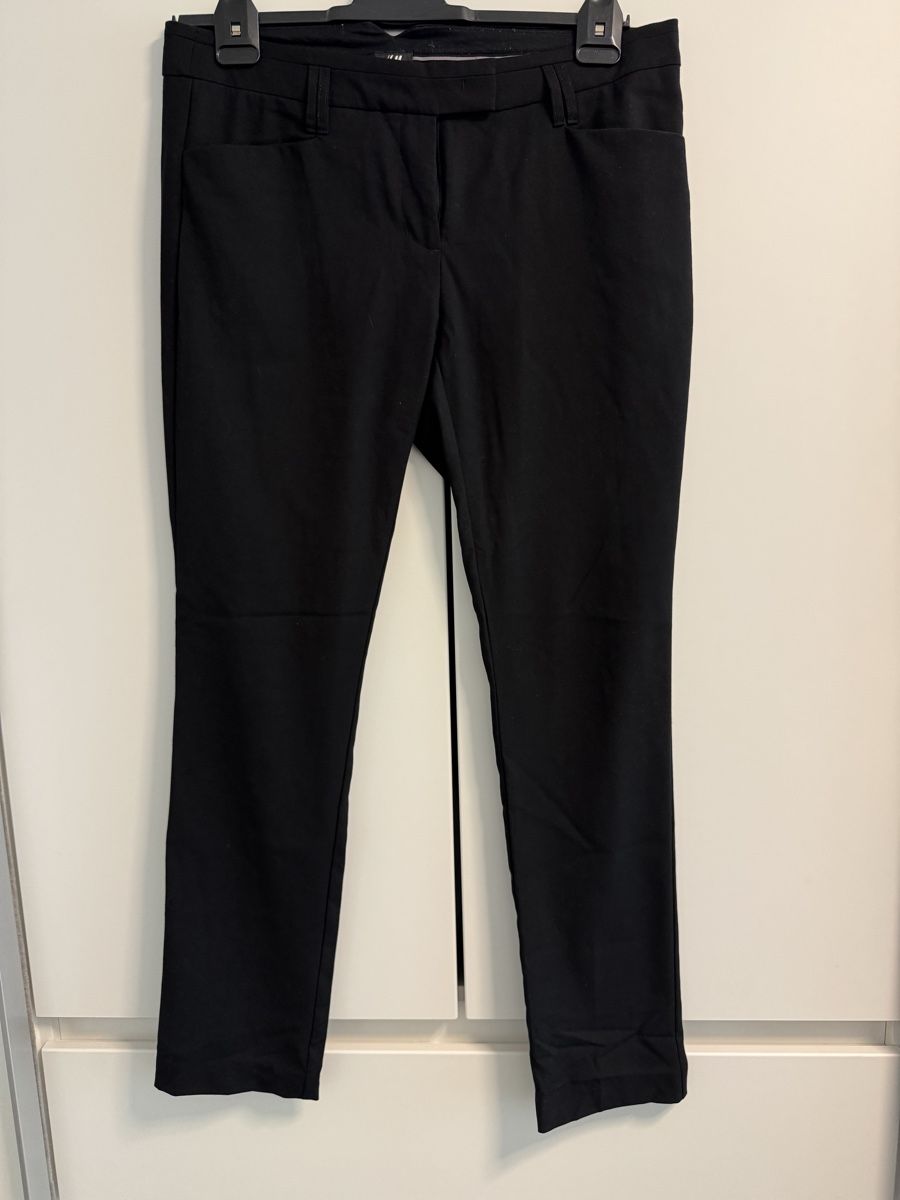 H&M Pantaloni: Stoffhose schwarz H&M – Usato da Zürich venduto da ljp_2hsx