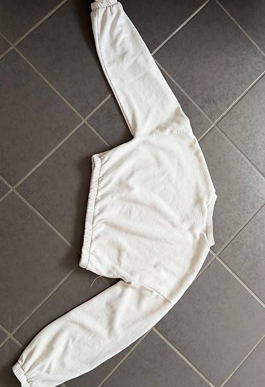 Maglioni & Felpe: Kurzes weisses Sweatshirt – Usato da Affeltrangen venduto da janaleiin 2