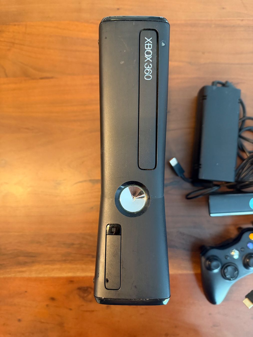 Microsoft Console: Xbox 360 Slim 320 GB inkl. Kinect und Controller – Usato da Thunstetten venduto da Virus_33 3