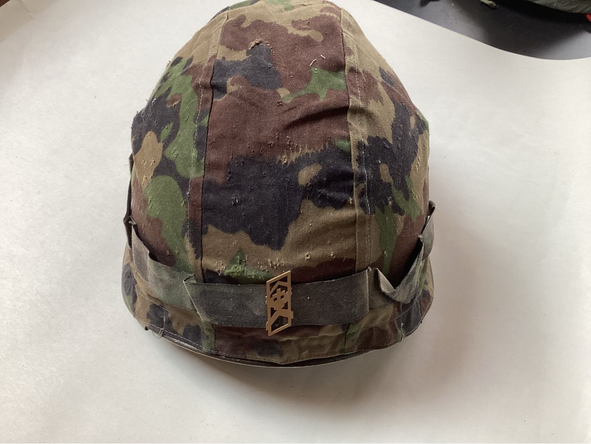 Schweizer Armee Uniformen: Helmbezug 90 – Gebraucht aus niederurnen von Hagugelmann