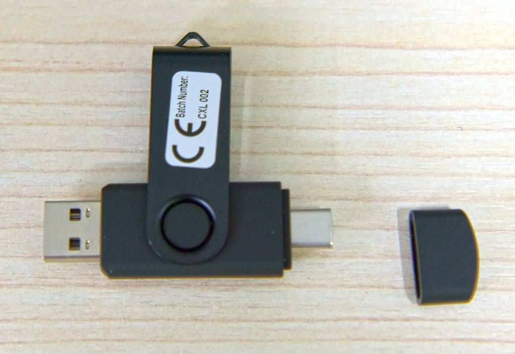 USB Sticks: USB-Stick 128 GB  Anschluss A+C – Neu (gemäss Beschreibung) aus Oberurnen von encoder