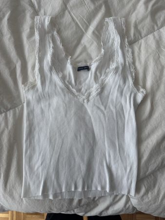 Débardeur Brandy Melville blanc à dentelle taille unique
