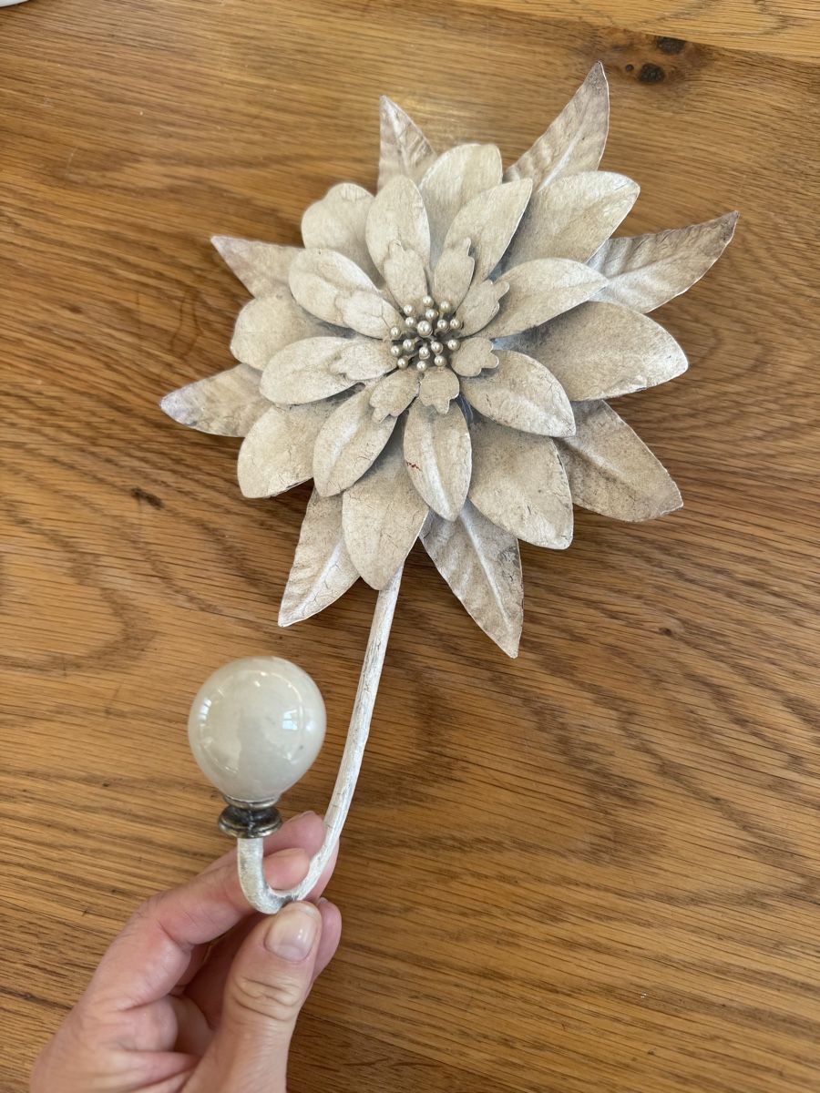 Eisenwaren: Wandhaken Shabby Chic Blume 26cm – Gebraucht aus Niederbüren von Oetschli