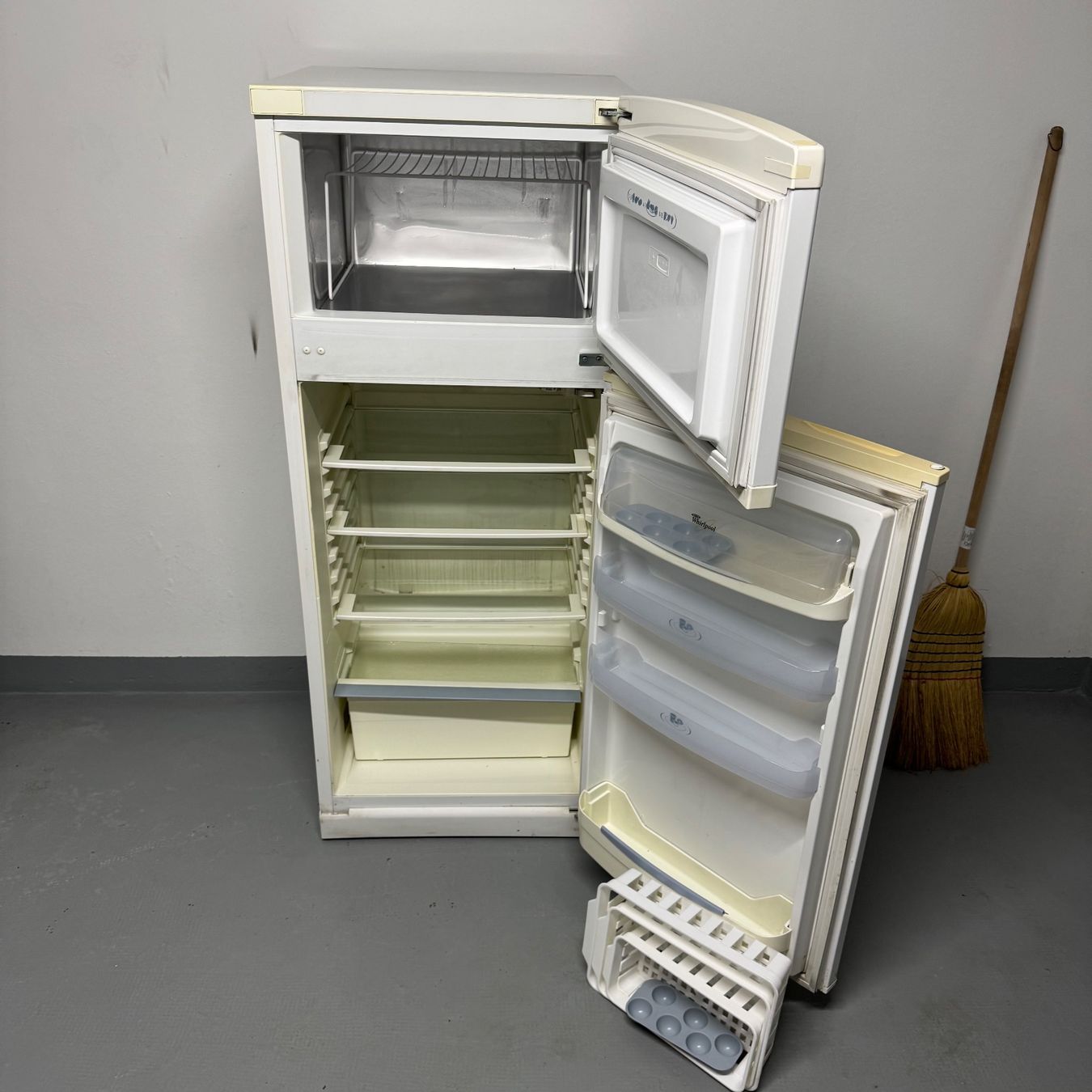 Whirlpool Kühlschrank: Frigo Whirlpool – Gebraucht aus La Chaux-de-Fonds von _x.c_4 1