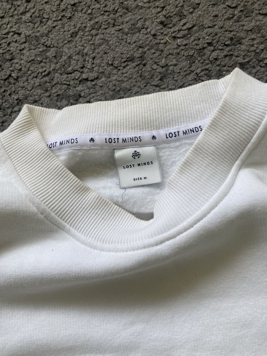 Maglioni & Felpe: Pull blanc confortable, taille M - Idéal pour l'hiver! – Usato da Genève venduto da eth_6qs6 2