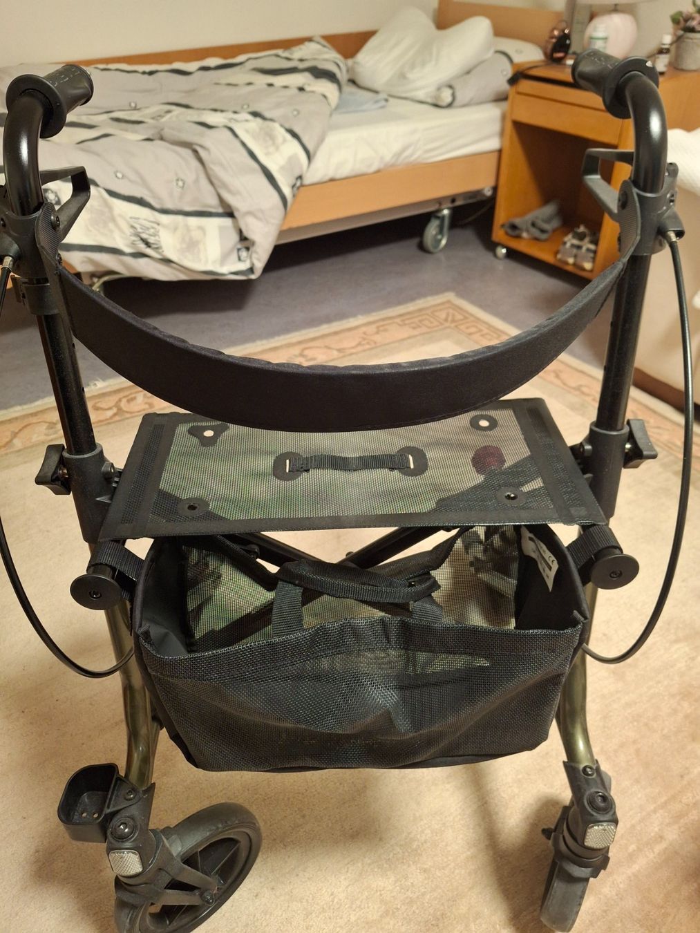 Gehhilfen: Rollator Taima M – Neu (gemäss Beschreibung) aus Rudolfstetten von Schnaub