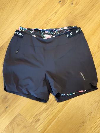 Stoke Veloshorts schwarz Blumenmuster Grösse XL 