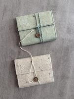 un ensemble de deux petits carnets