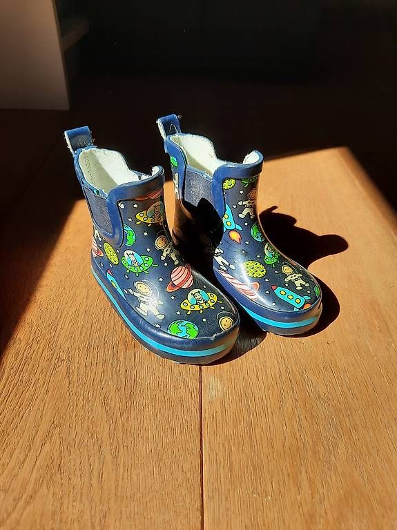 Scarpe per ragazzi: Chaussures enfants taille 20 – Usato da Vevey venduto da gui_9x5l 2