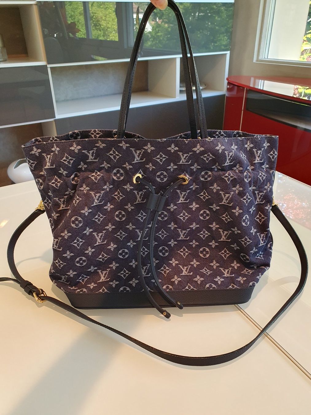Louis Vuitton Taschen für Damen: Sac Louis Vuitton Denim Monogram bleu – Gebraucht aus Grand-Lancy von kri_qk5y