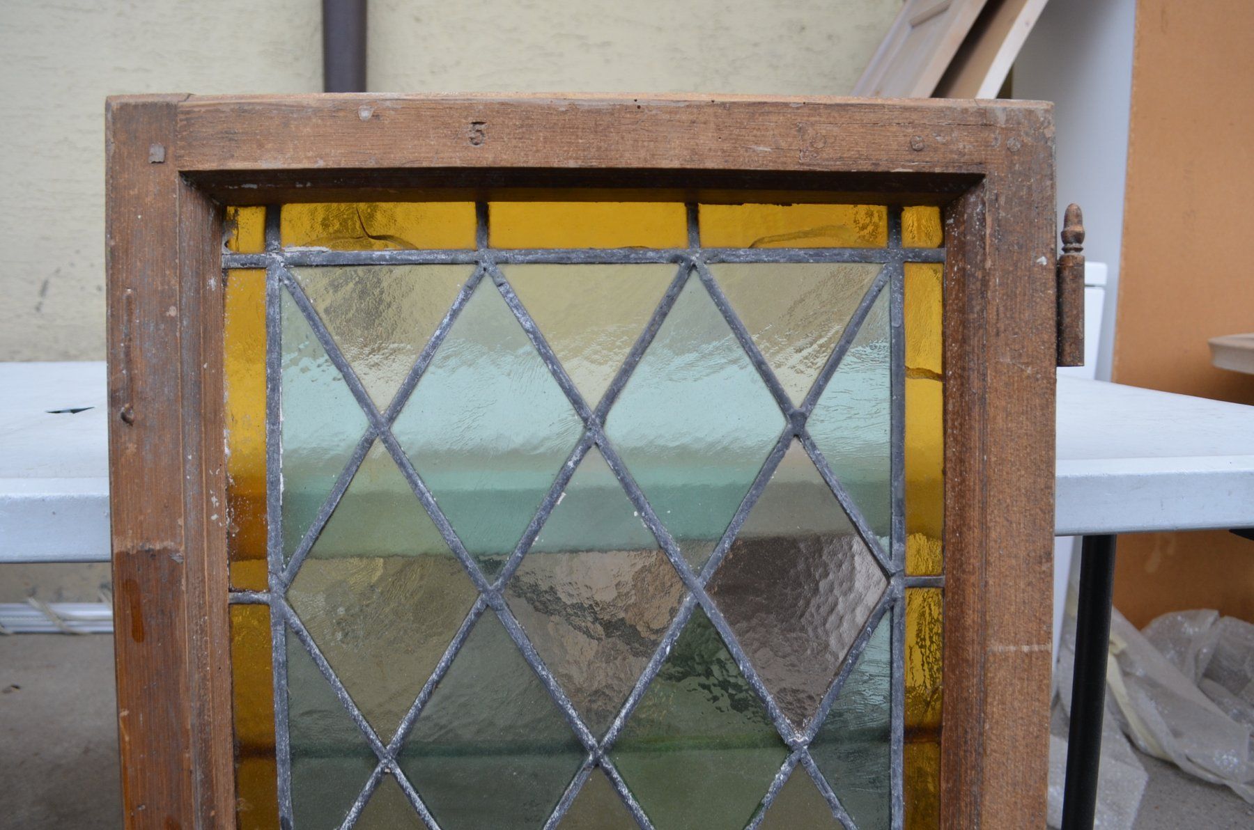 Fenêtres: Antikes Fenster mit farbigem Glas, – D'occasion à Wil SG par Athi 1